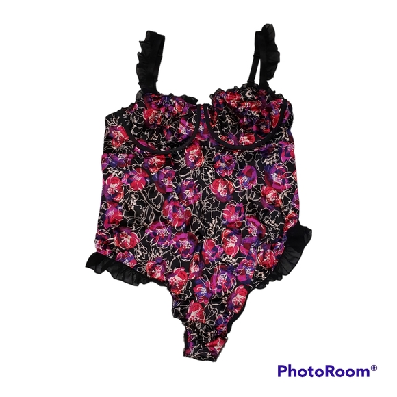 Torrid size 2 black floral satin ruffle bodysuit nwt - Picture 2 of 5